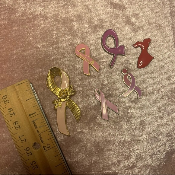 👗Lot of 5 Breast Cancer Pins with 1 Heart Disease Pin, no backs - Picture 2 of 3